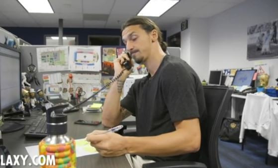 Ibrahimovic_telefono_LA_Galaxy.jpg