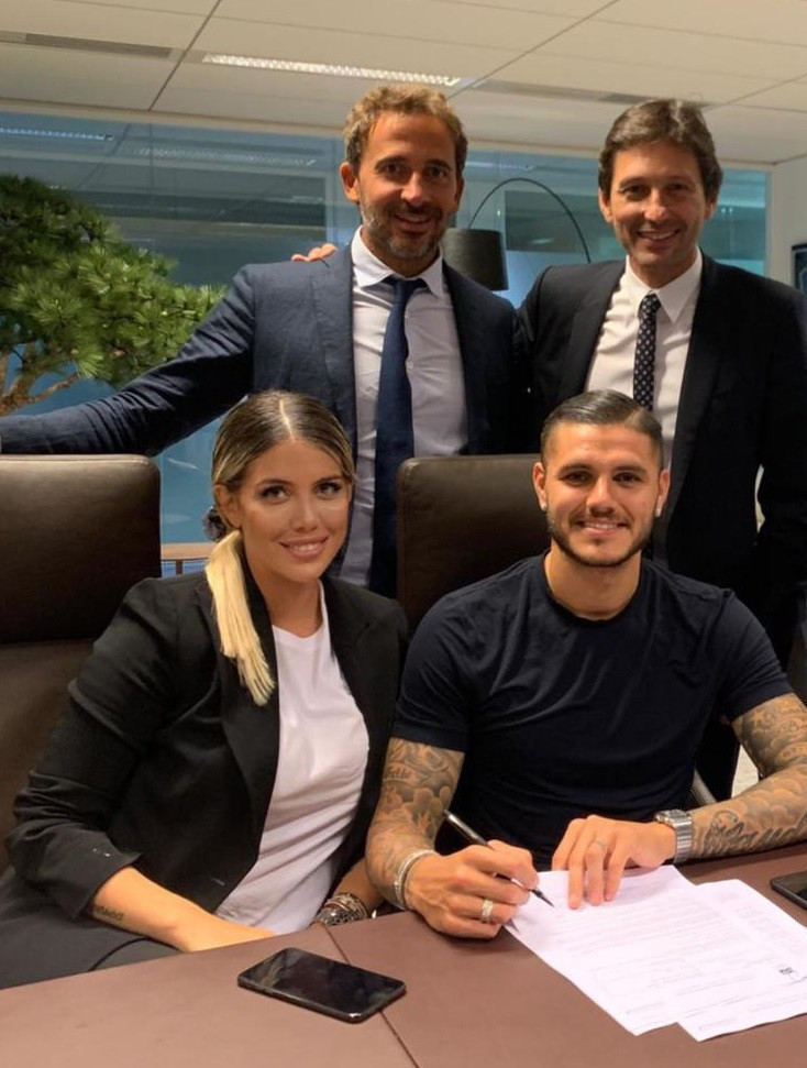 Icardi firma.jpg