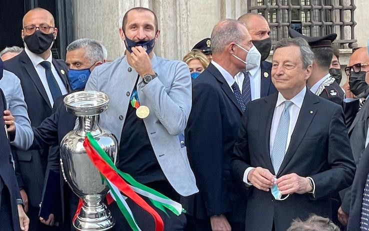 italia-quirinale-chiellini-draghi-coppa.jpeg