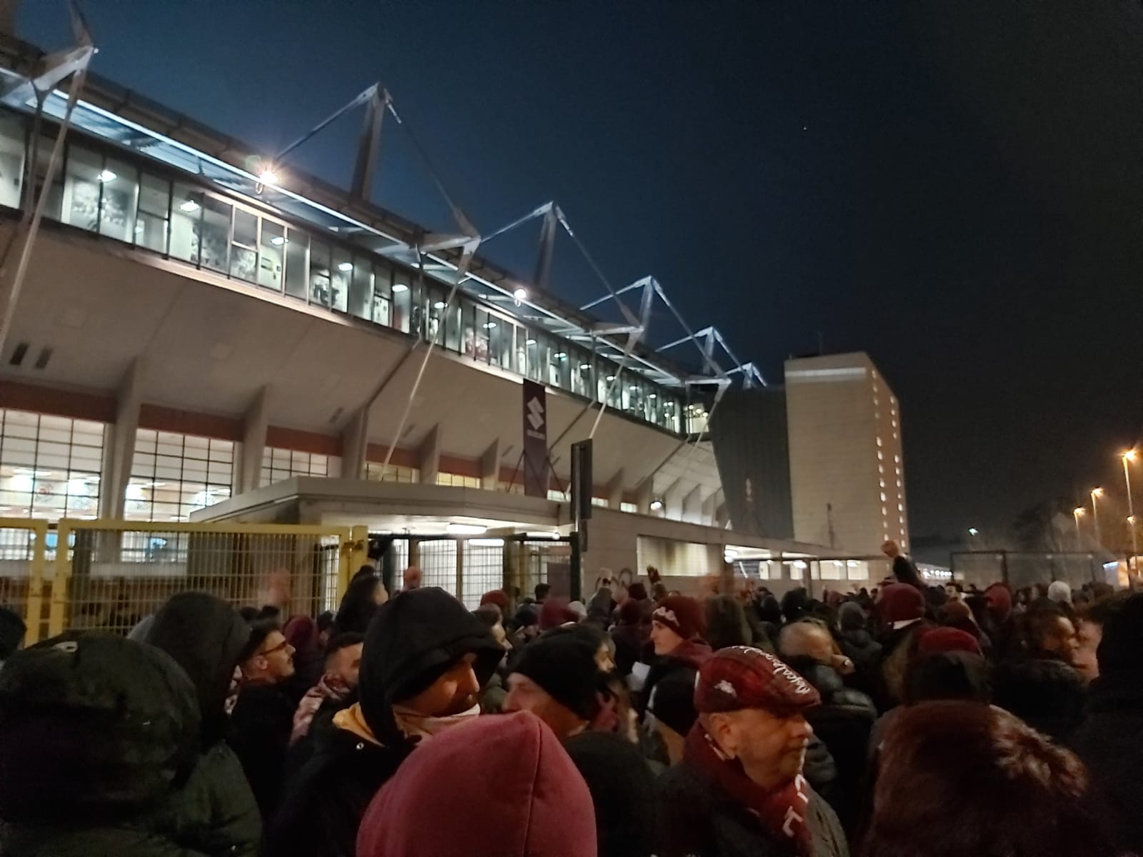 maratona fuori stadio GDM.jpeg