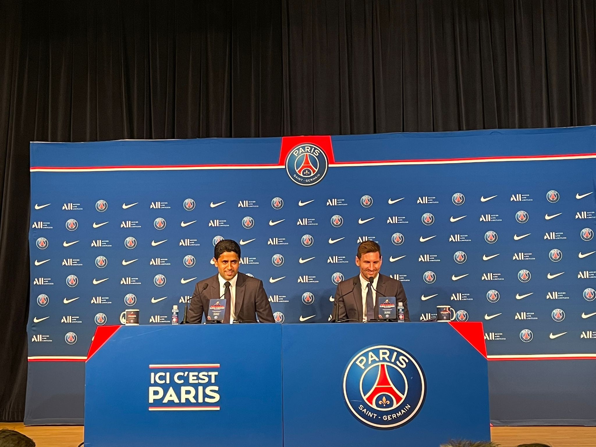 messi-el-khelaifi-conferenza-psg.jpeg