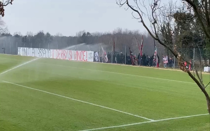 Milan_tifosi_Milanello_screen.jpg