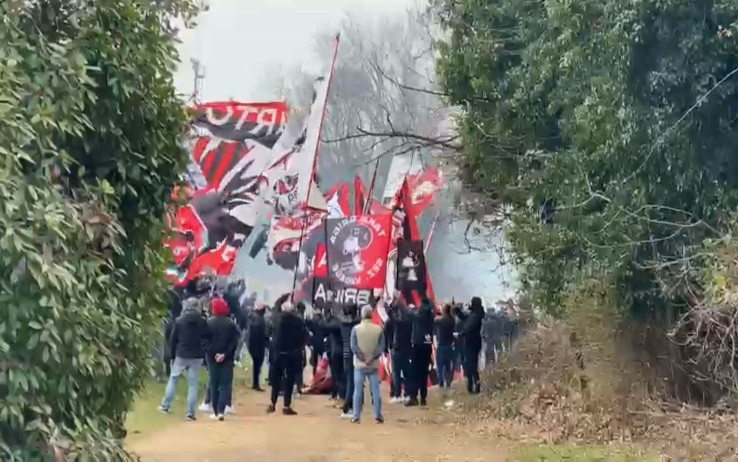 Milanello Tifosi Milan screen.jpg