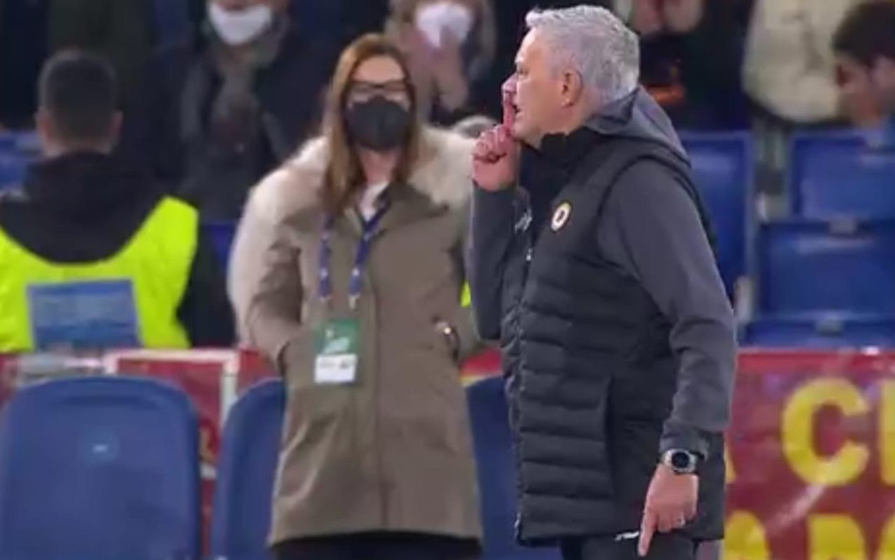 mourinho-roma-curva-screen.jpg