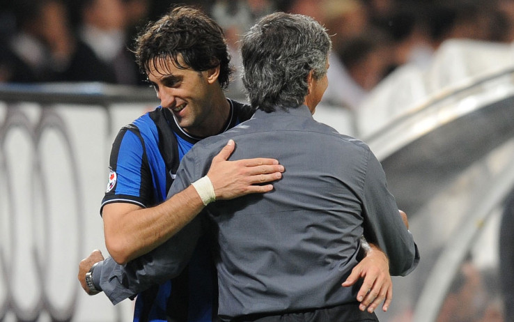 mourinho_milito_gallery.jpg