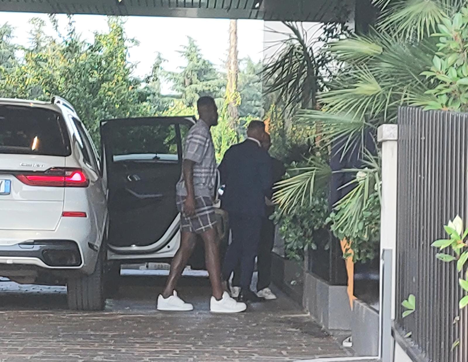 origi-divock-arrivo-hotel-milan-gdm.jpeg