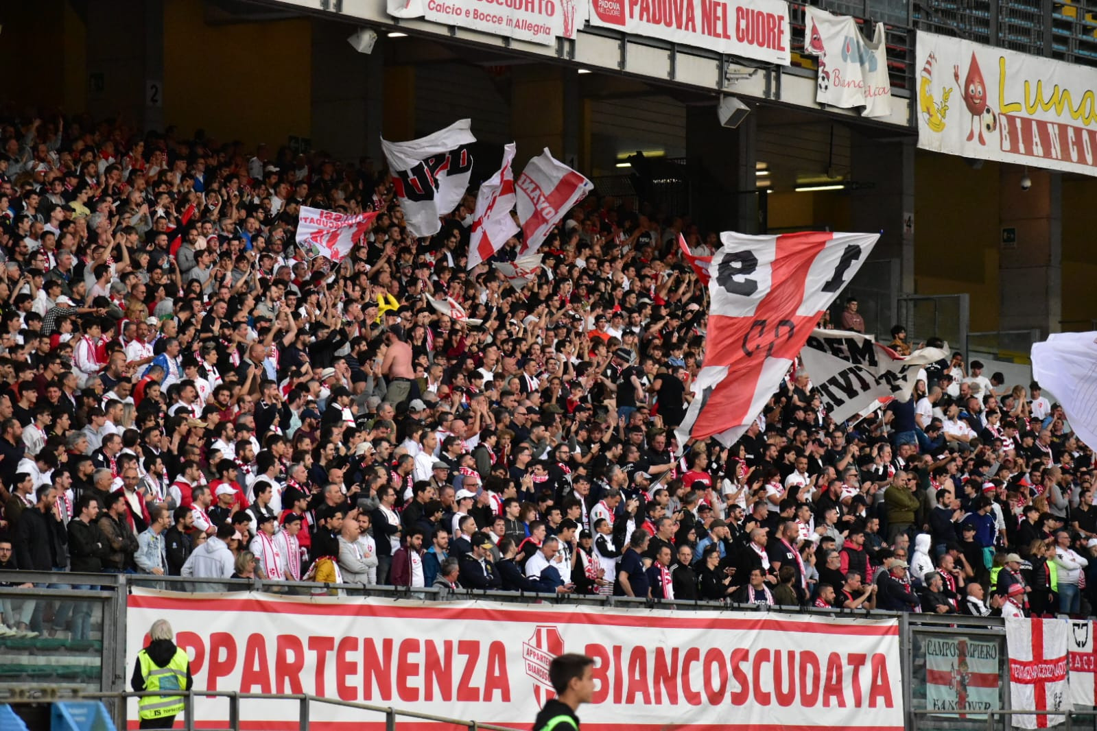 padova-tifosi-stadio.jpg