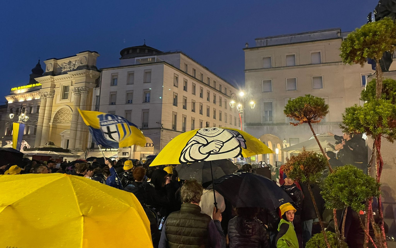 parma-festa-tifosi-promozione-ok-gdm-gpo.jpg