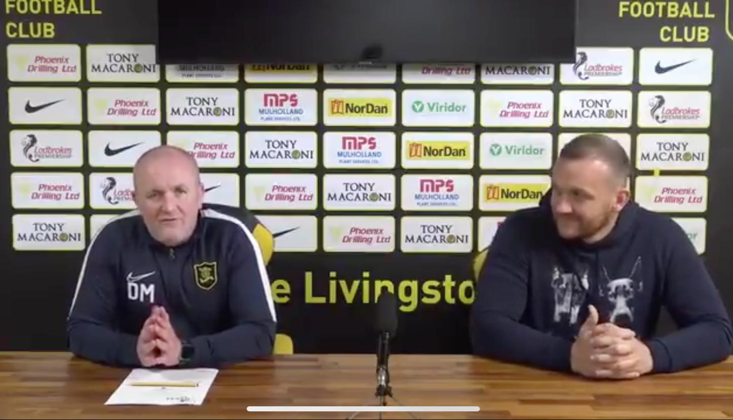 Portiere Livingston firma contratto 2.jpg