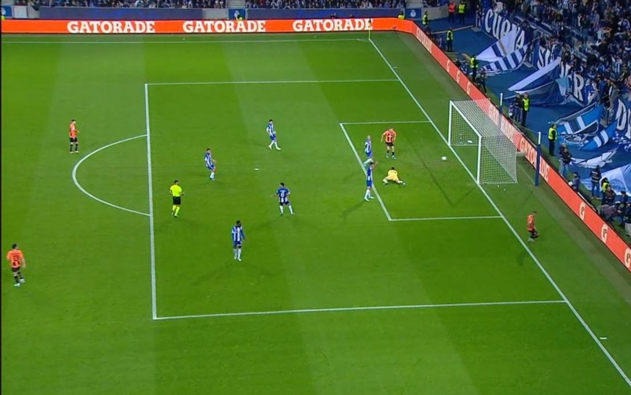 porto-shakhtar-gol-fuorigioco-screen-ok-2.jpg