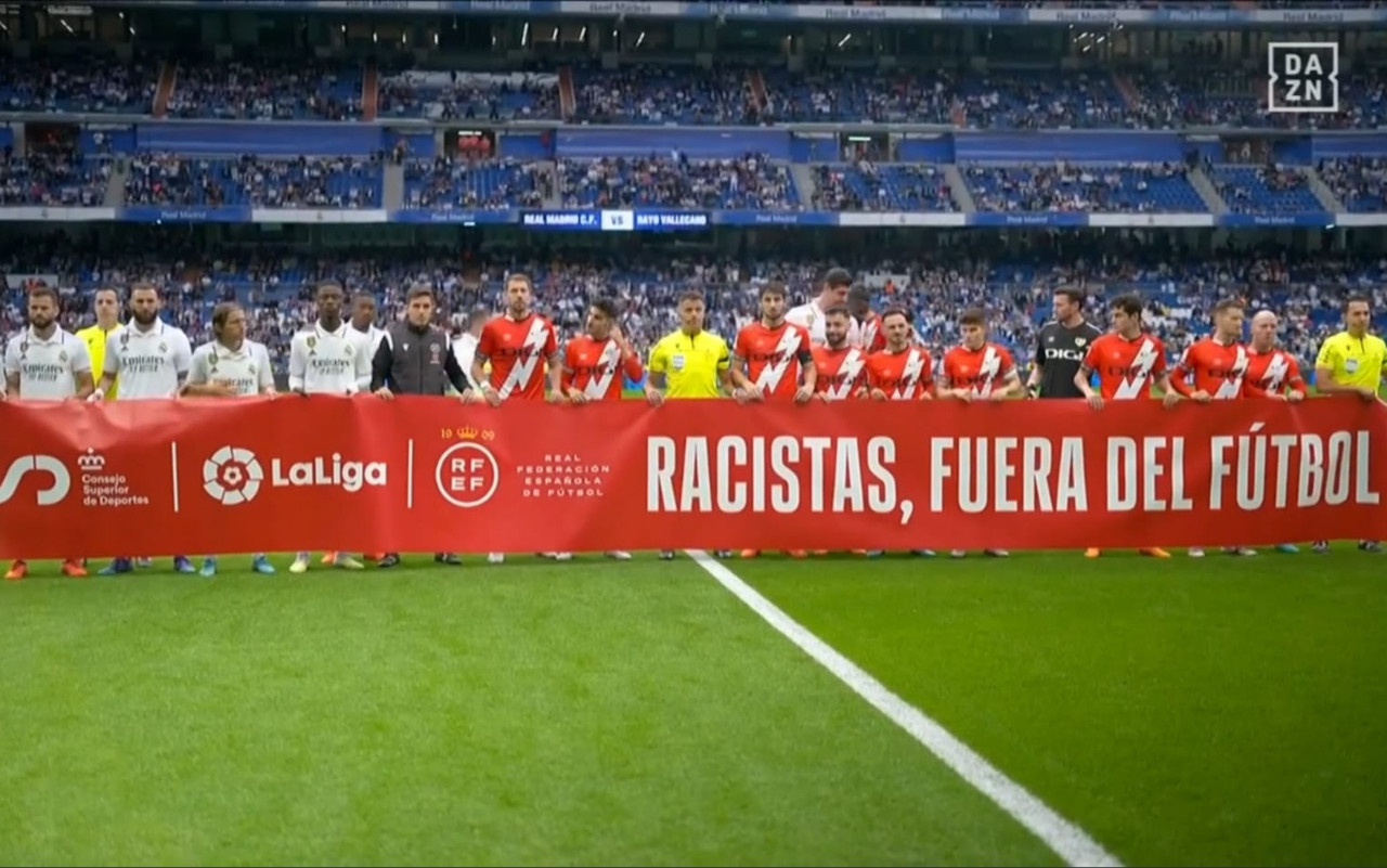 real-madrid-rayo-vallecano-vinicius-razzismo-striscione-screen.jpg