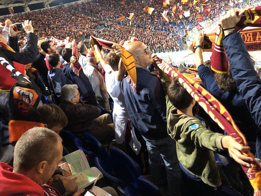 Roma tifosi compiti.jpg