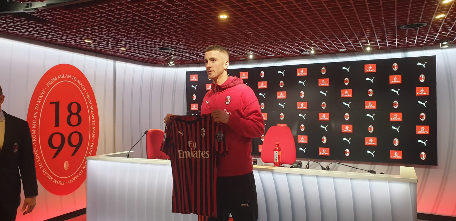 Saelemaekers milan presentazione.jpg