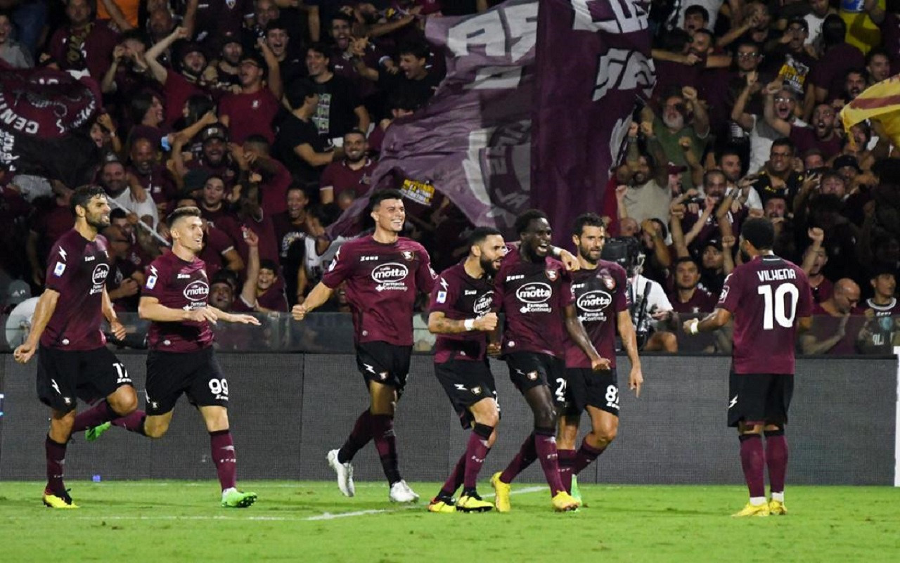 salernitana-esultanza-dia-foto-rosito.jpeg