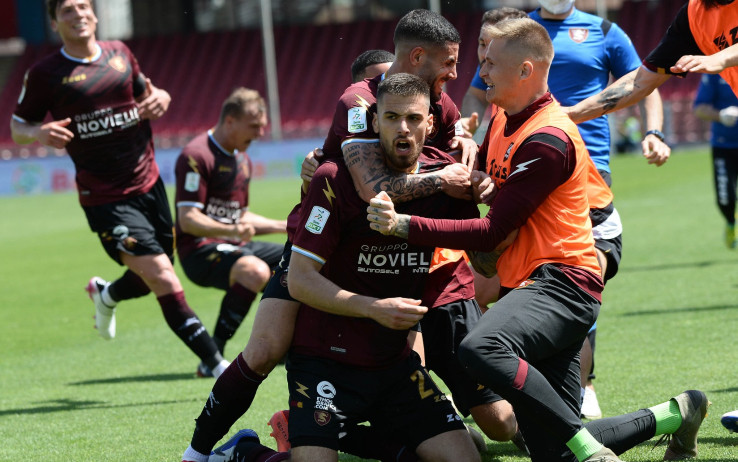 salernitana-esultanza-gdm.jpg