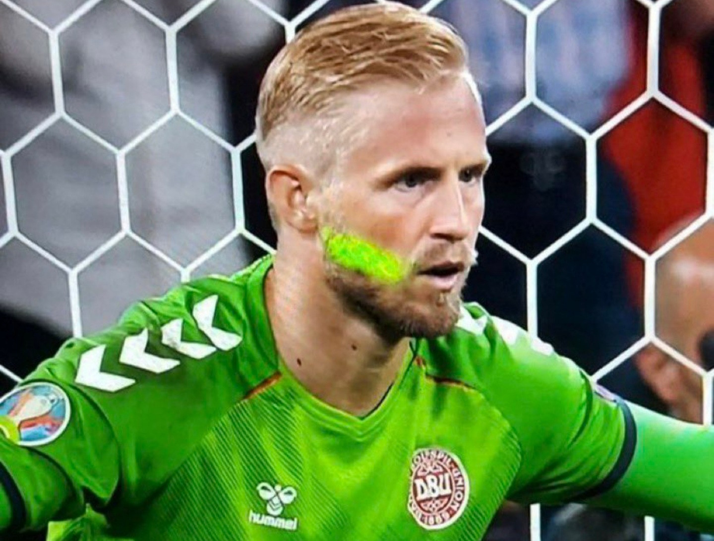 schmeichel-danimarca-laser-screen.jpg