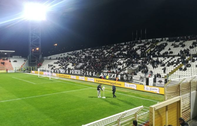 Spezia_tifosi_gallery.jpg