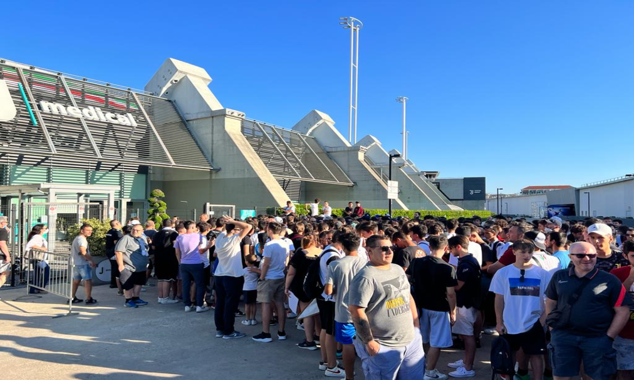 tifosi-juventus-pogba-j-medical-2.png