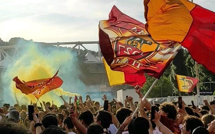 tifosi-roma-ok.jpg