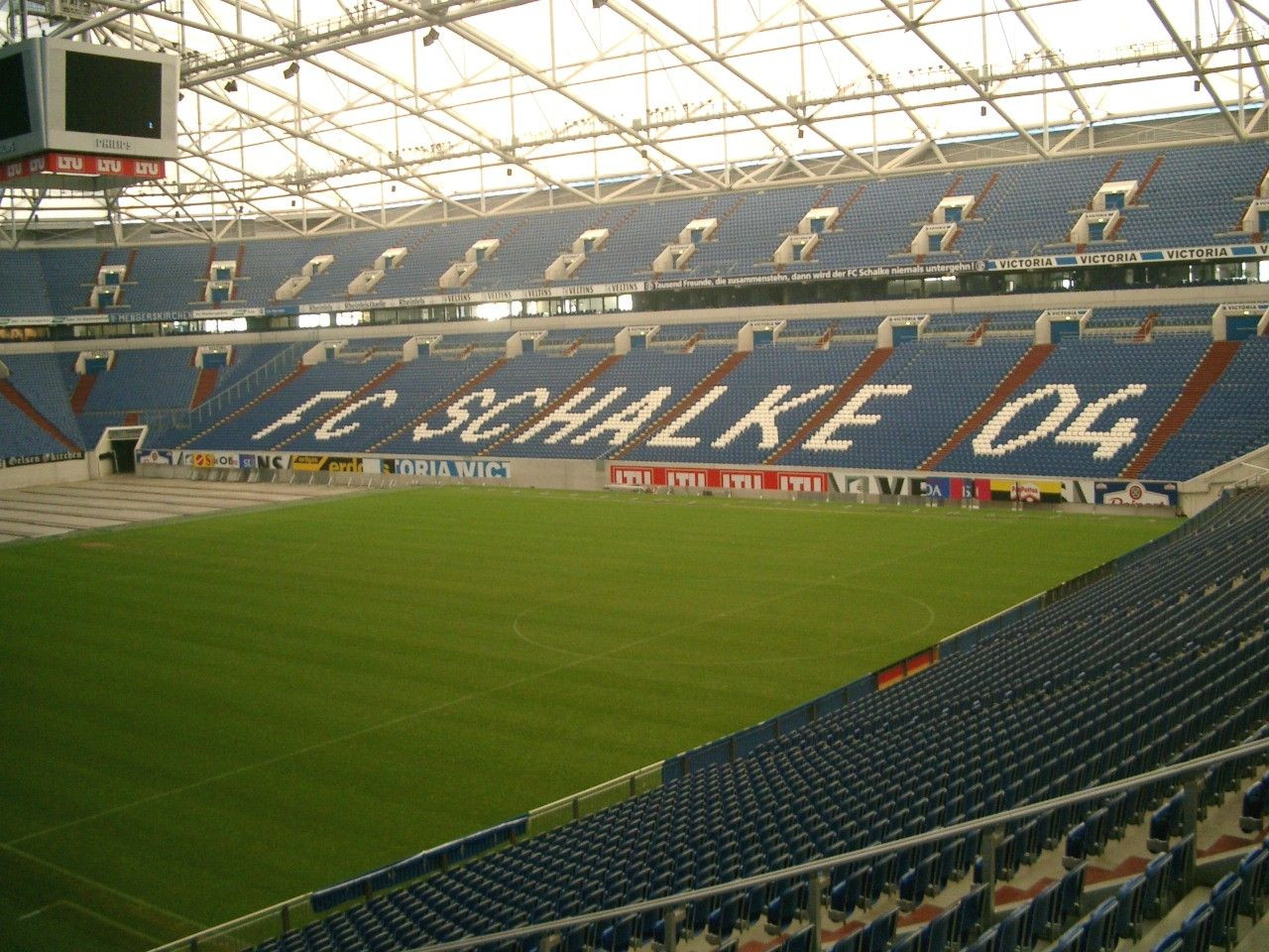 Veltins Arena WIKICOMMONS.jpg