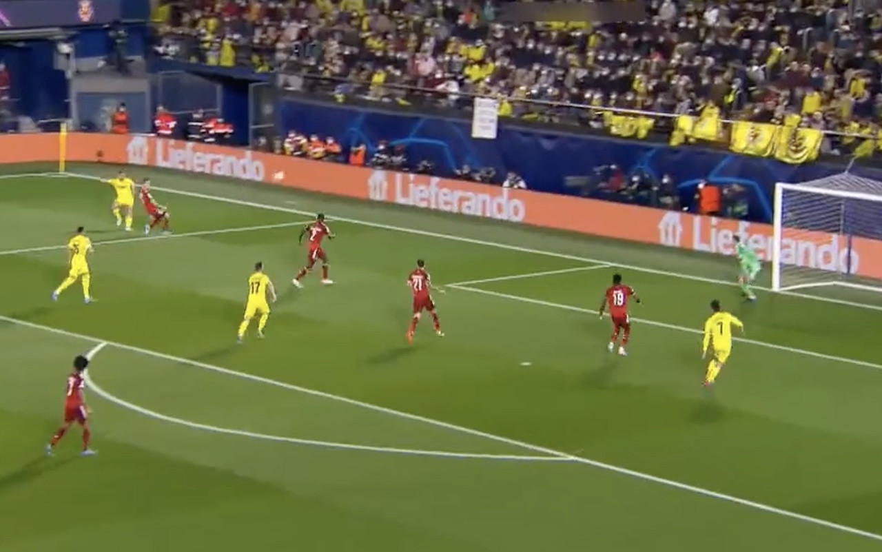 villarreal-bayern-tiro-cross-coquelin-screen-gpo.jpg