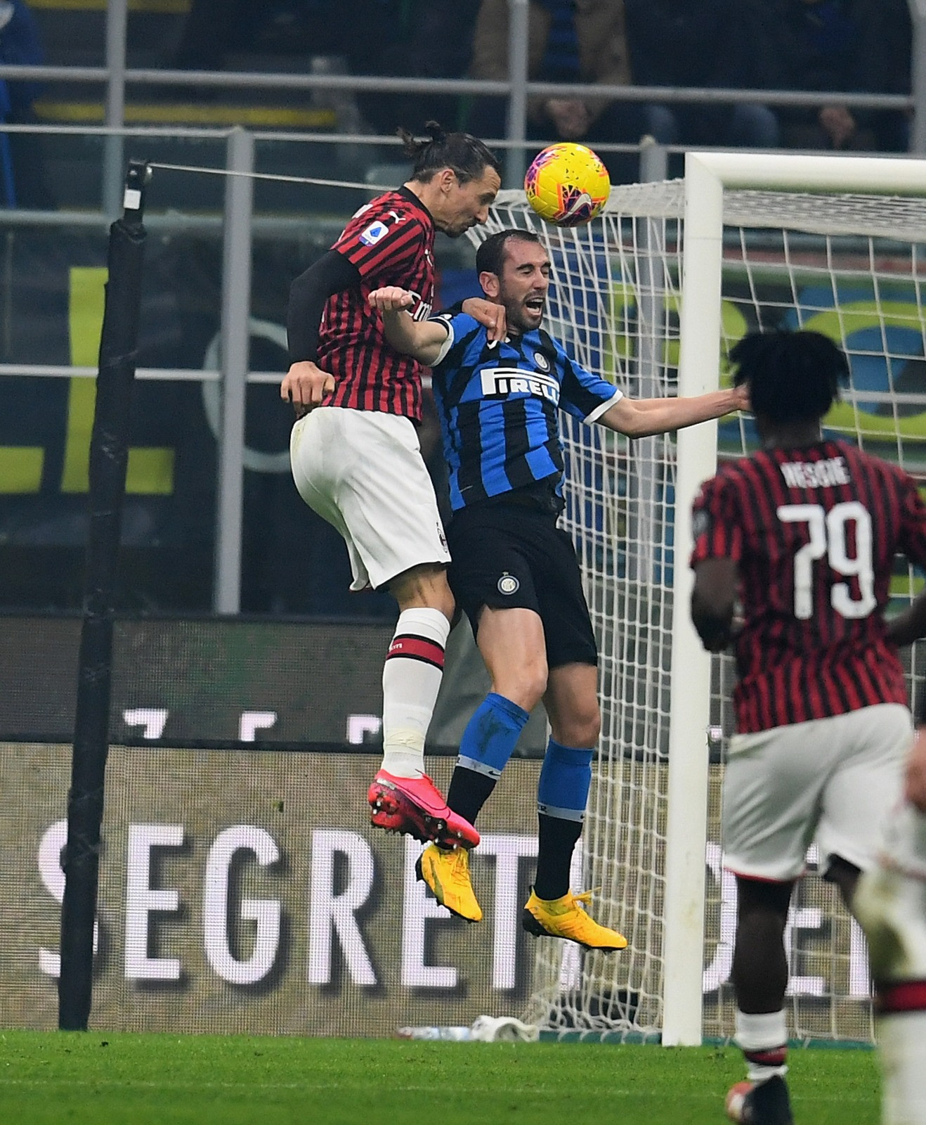 ibra salto derby verticale GETTY